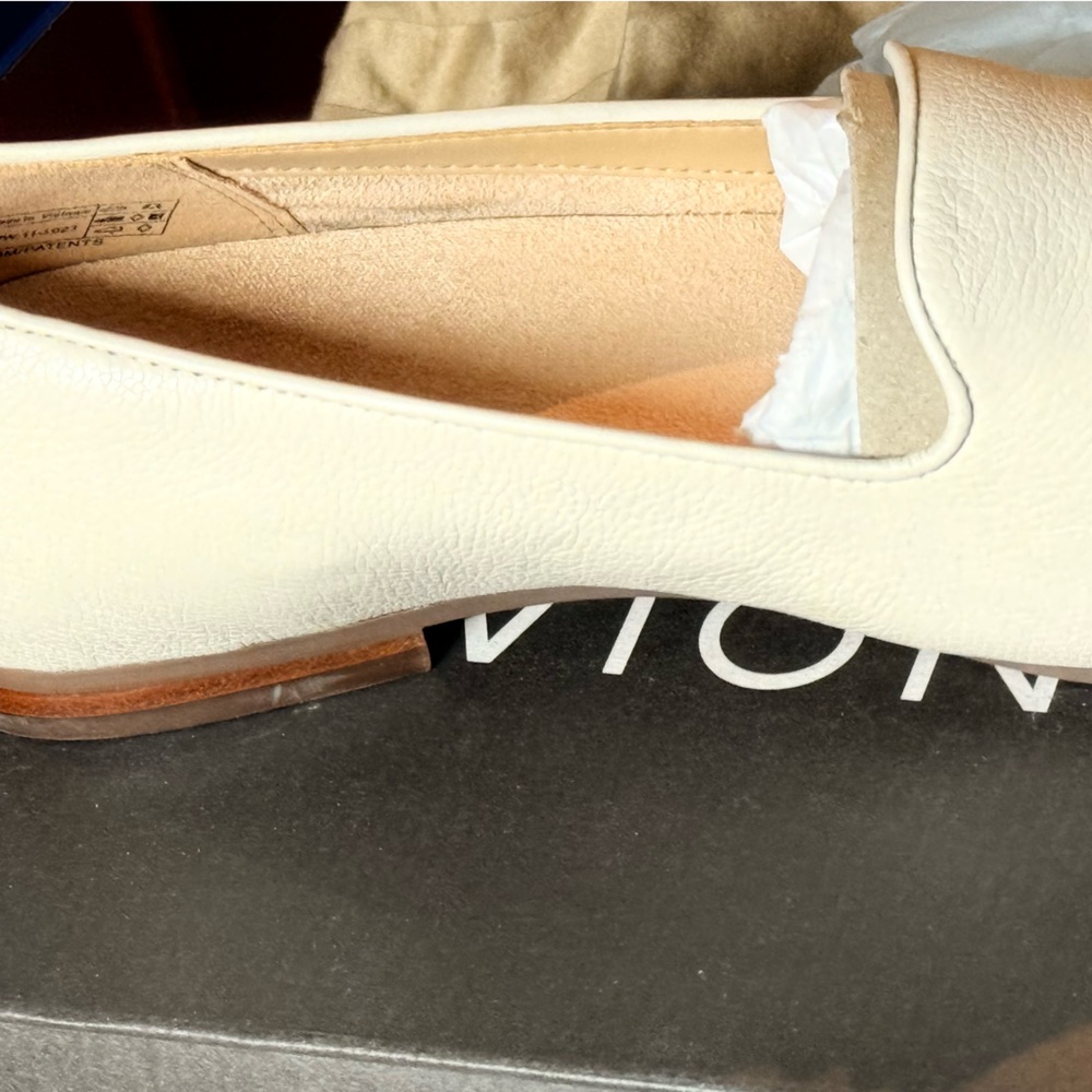 Vionic Cream Women's Flats